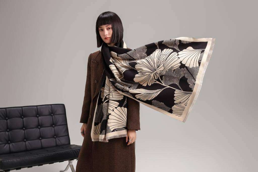 Black / Cream Large Wrap