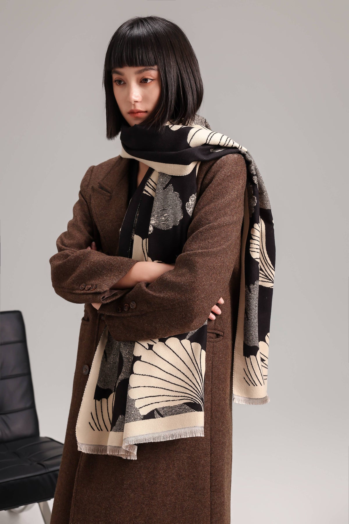 Black / Cream Large Wrap