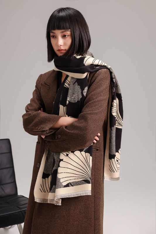Black / Cream Large Wrap