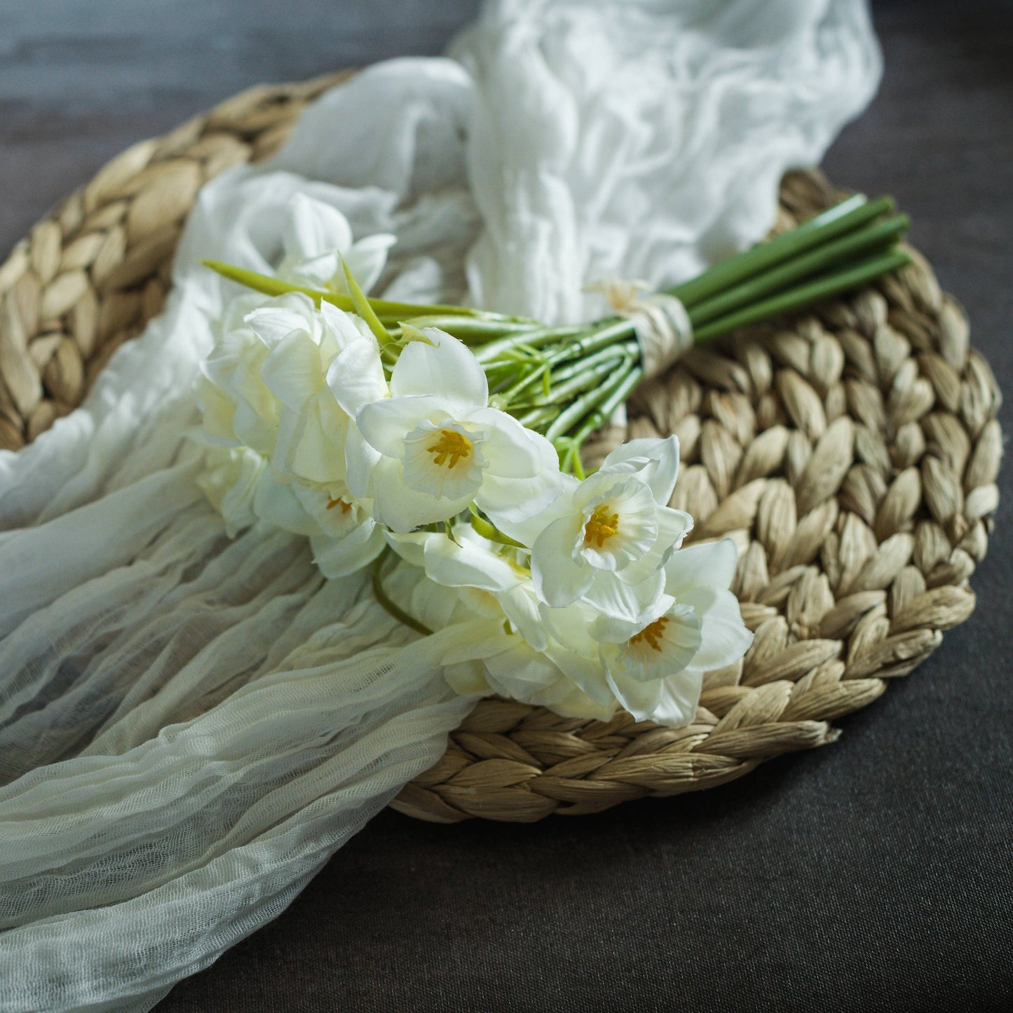 9.5" WHITE DAFFODIL BUNDLE