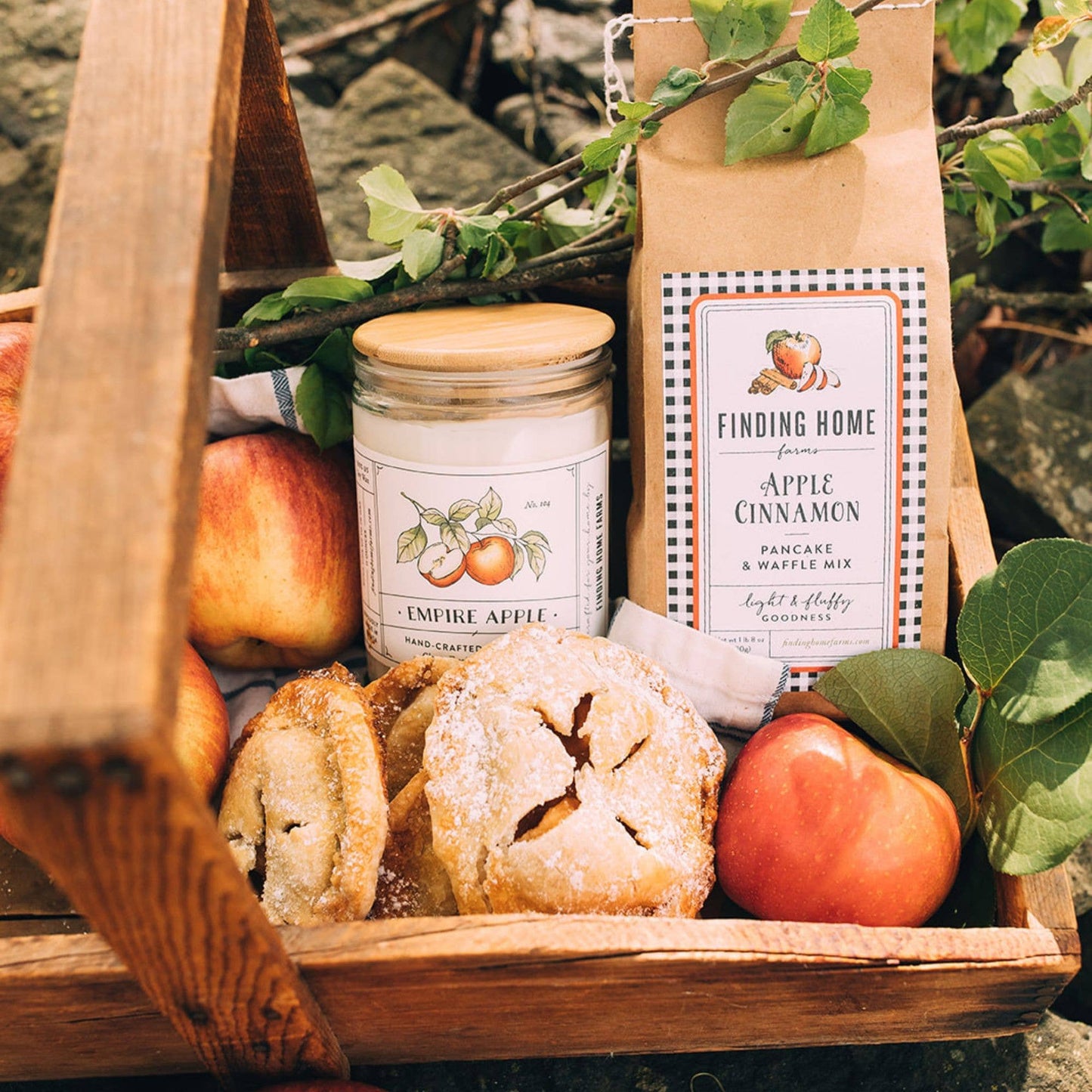 Soy Candle, Empire Apple, Fresh & Light Scent for Fall