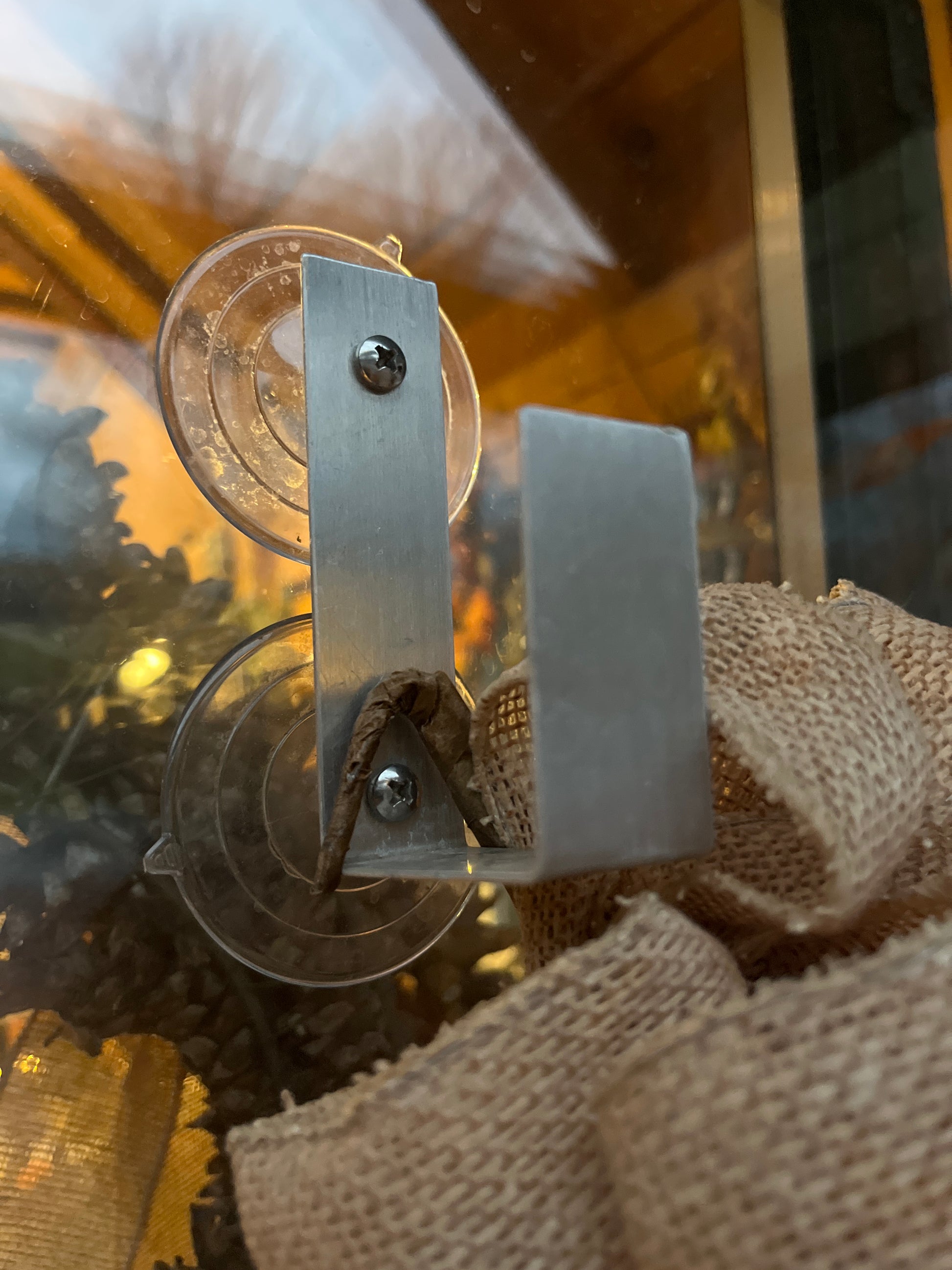 Suction Cup Wreath Hanger for Windows – Mandy Spring Farm Nursery