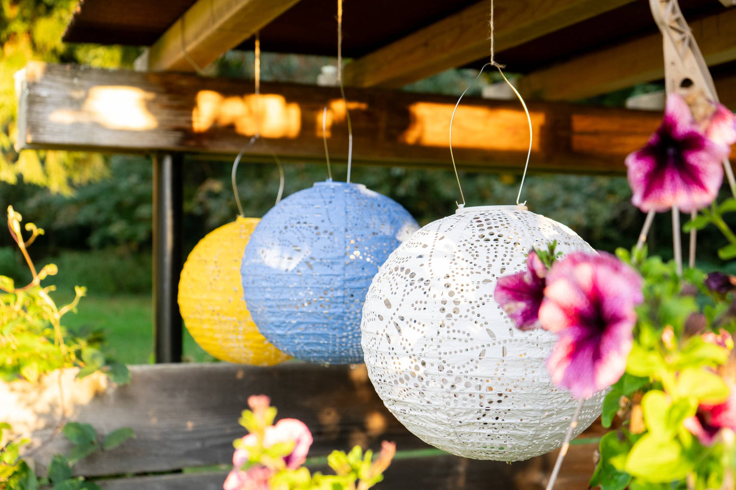 Stella Monstera 12" Globe Solar Lantern - Porcelain