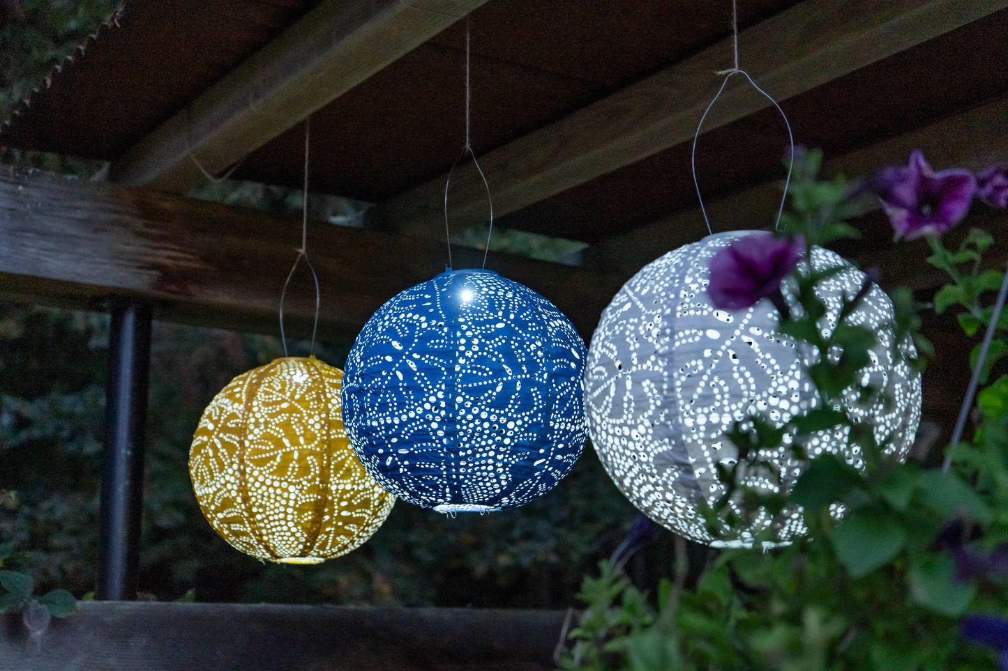 Stella Monstera 12" Globe Solar Lantern - Porcelain