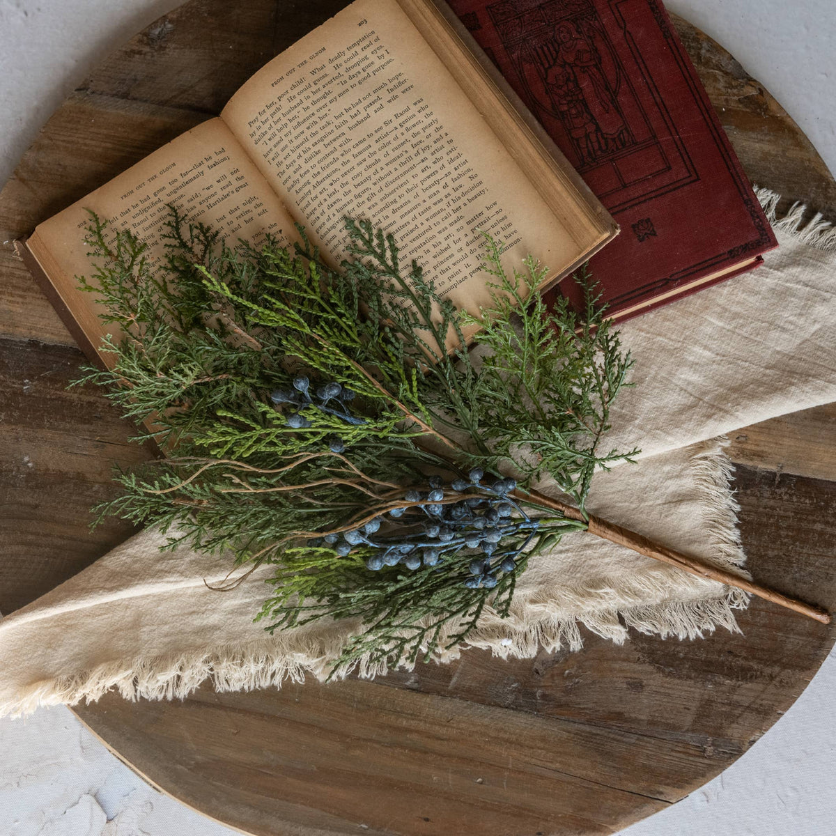 18" CEDAR & BERRIES PICK