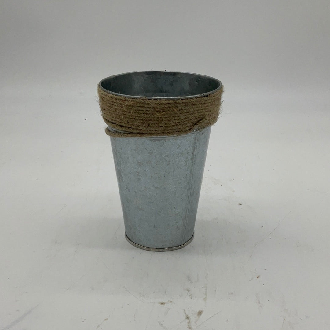 Metal vase with Rope
