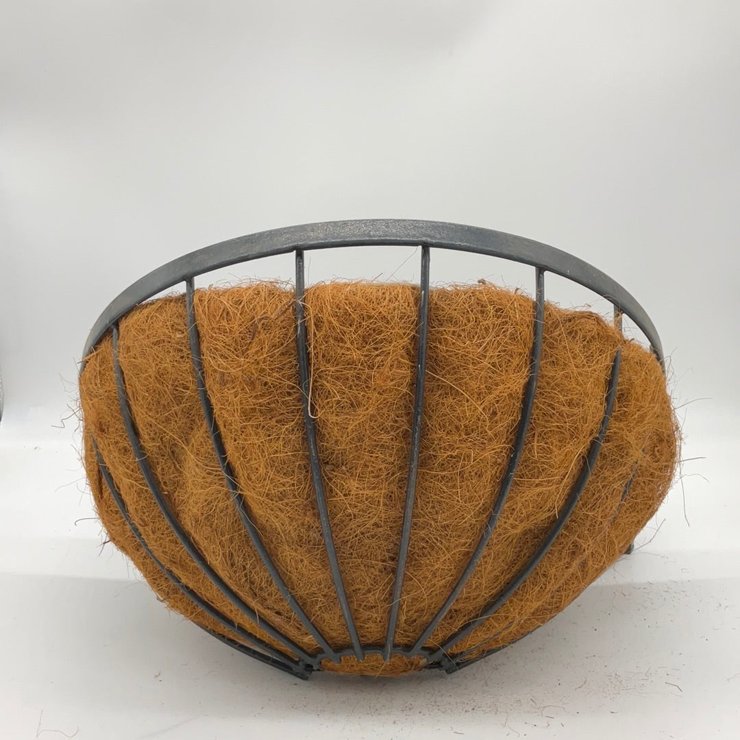 Gardman wall basket with Liner